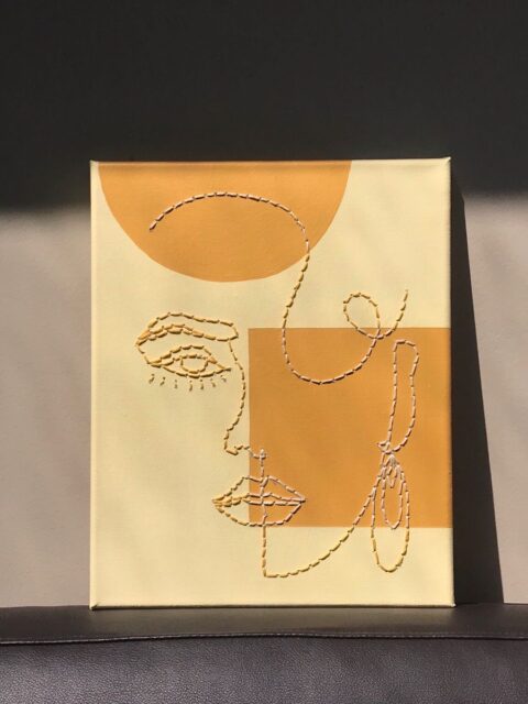 رسم تجريدي لفتاة