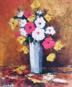 أزهار وإناء