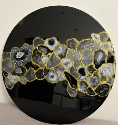 لوحة فنية مصنوعة يدوياً