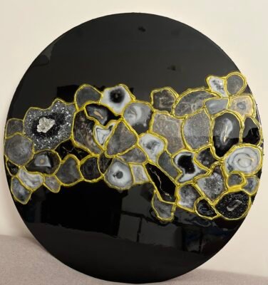 لوحة فنية مصنوعة يدوياً